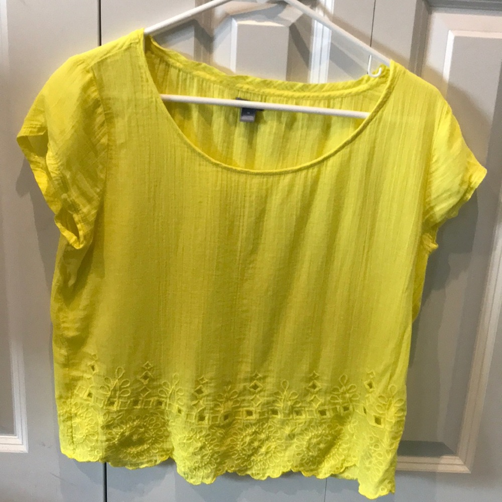 Almost new bright yellow AE blouse medium